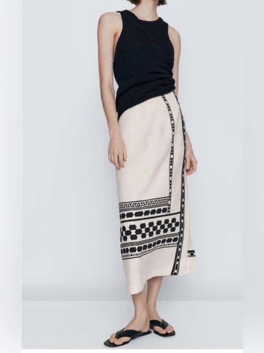 Massimo Dutti Cream and Black Patterned Midi Skirt size 2